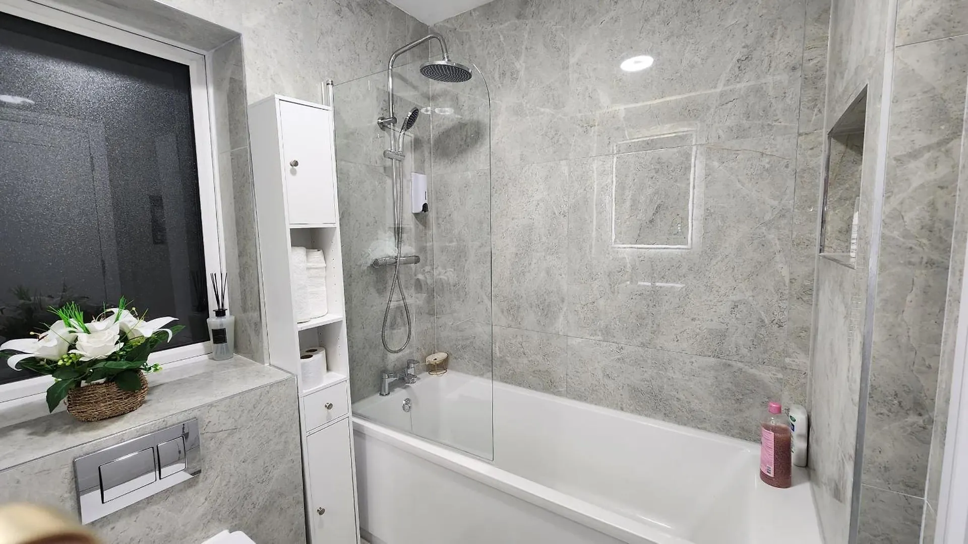 Single Room With Quiet Street View Dublin Pansiyon